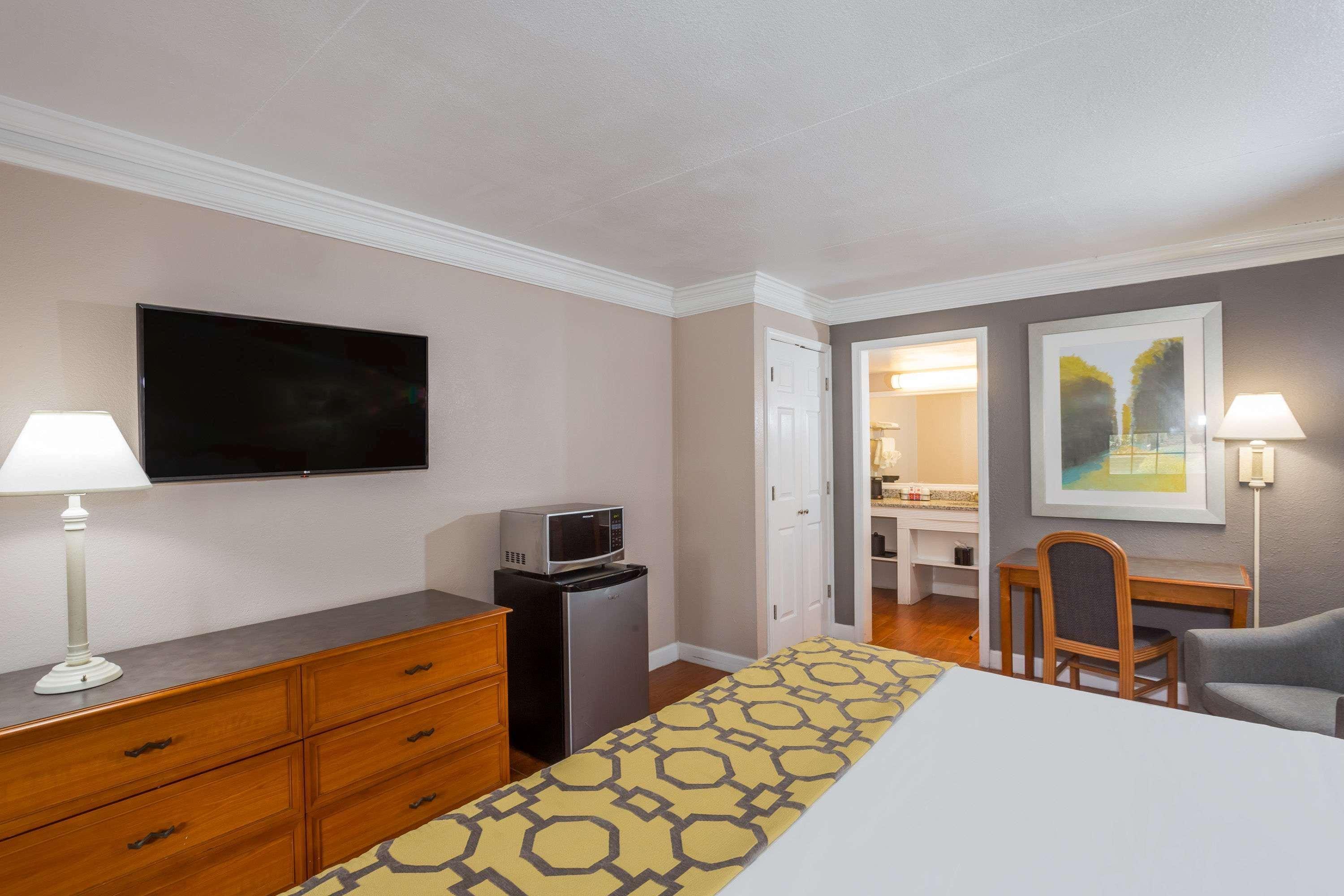 Casa Bella Inn & Suites Extended Stay Tallahassee Bagian luar foto