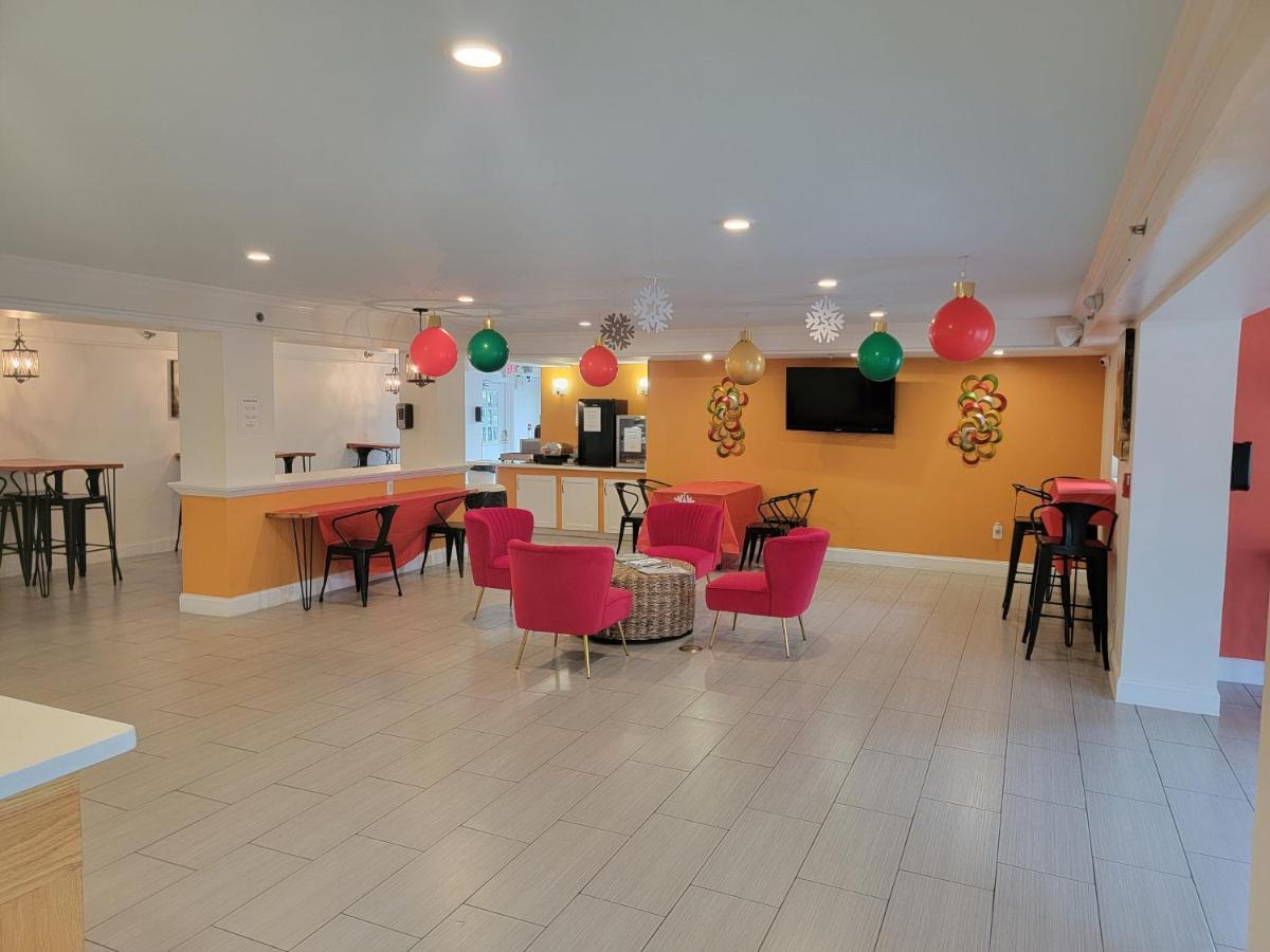 Casa Bella Inn & Suites Extended Stay Tallahassee Bagian luar foto